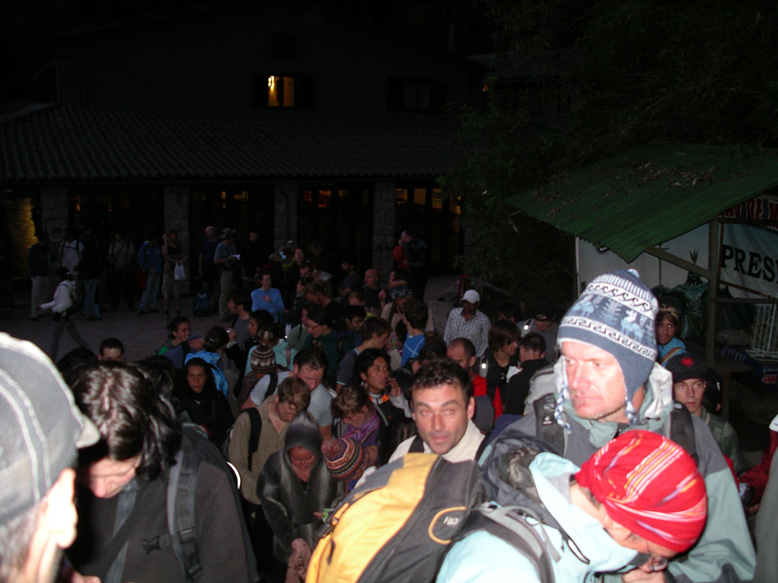 la gran cola, para que veais que no miento. Son las 05.00